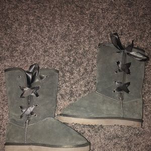 Grey boots